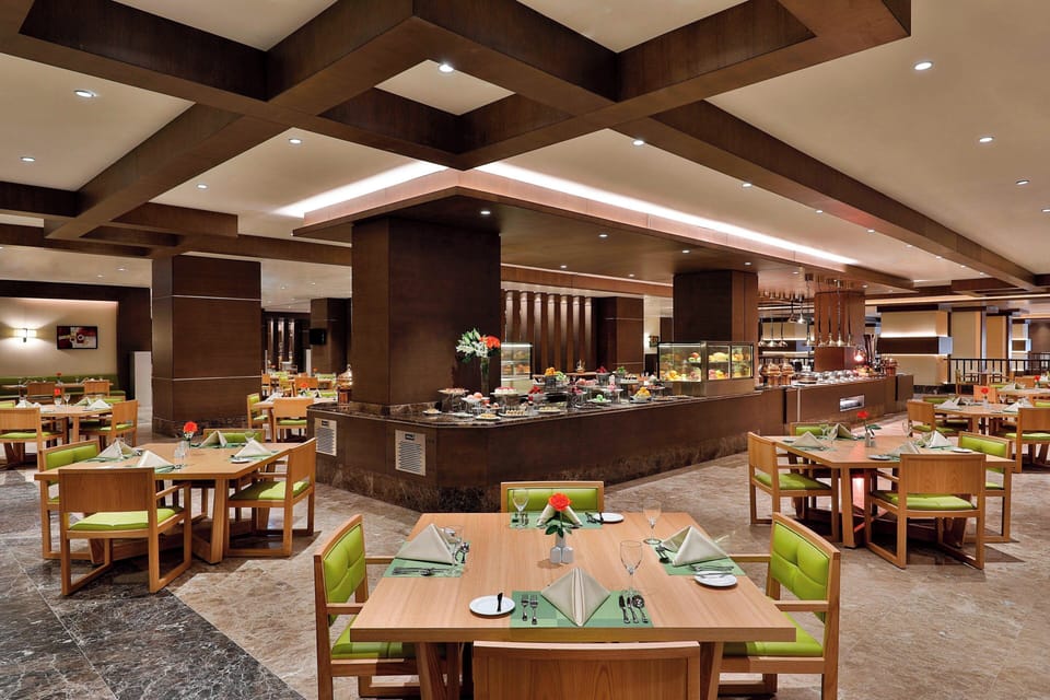 2 restaurants; breakfast, lunch, and dinner served