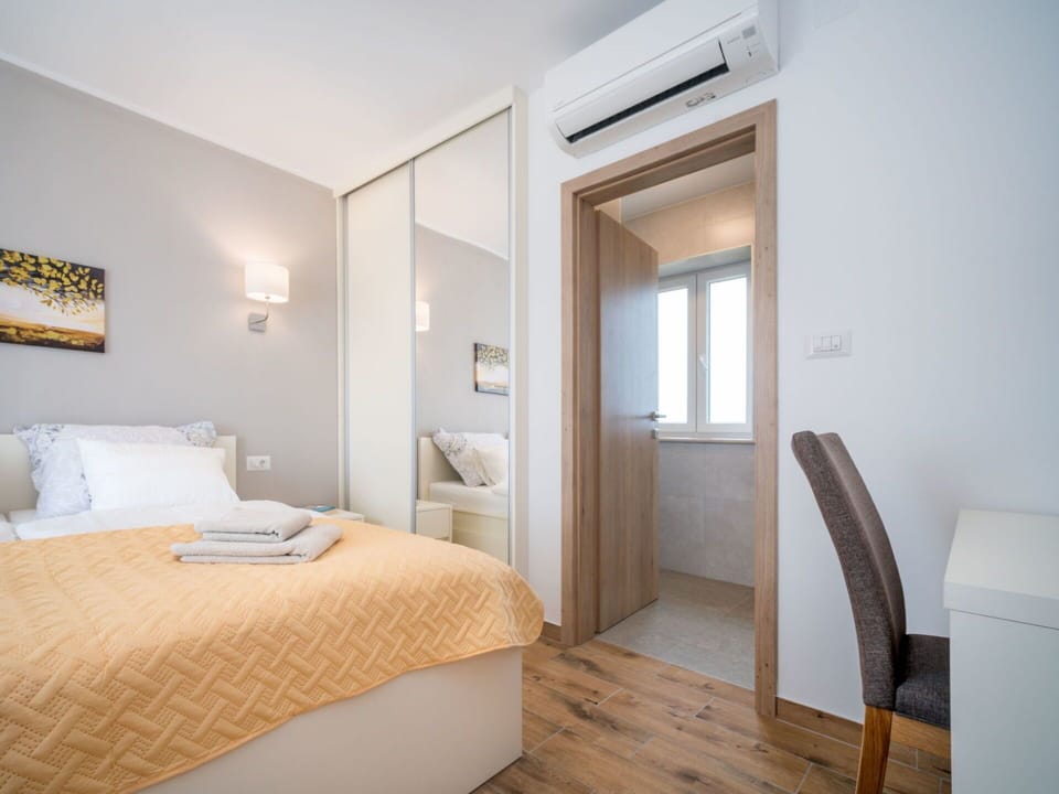 Bedroom, Furniture, Room, Bed, Property, Interior Design, Floor, Building, Bed Frame, Bed Sheet