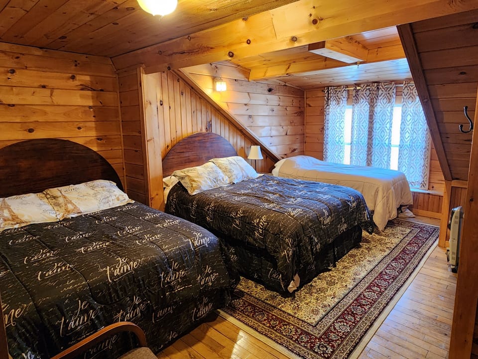 Standard Room (Two Double and One Single Bed) | Individually decorated, individually furnished, rollaway beds, free WiFi