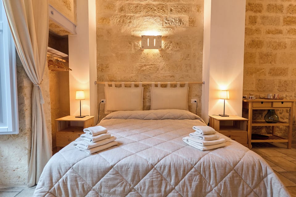 Classic Studio | Desk, soundproofing, WiFi (free), bed sheets