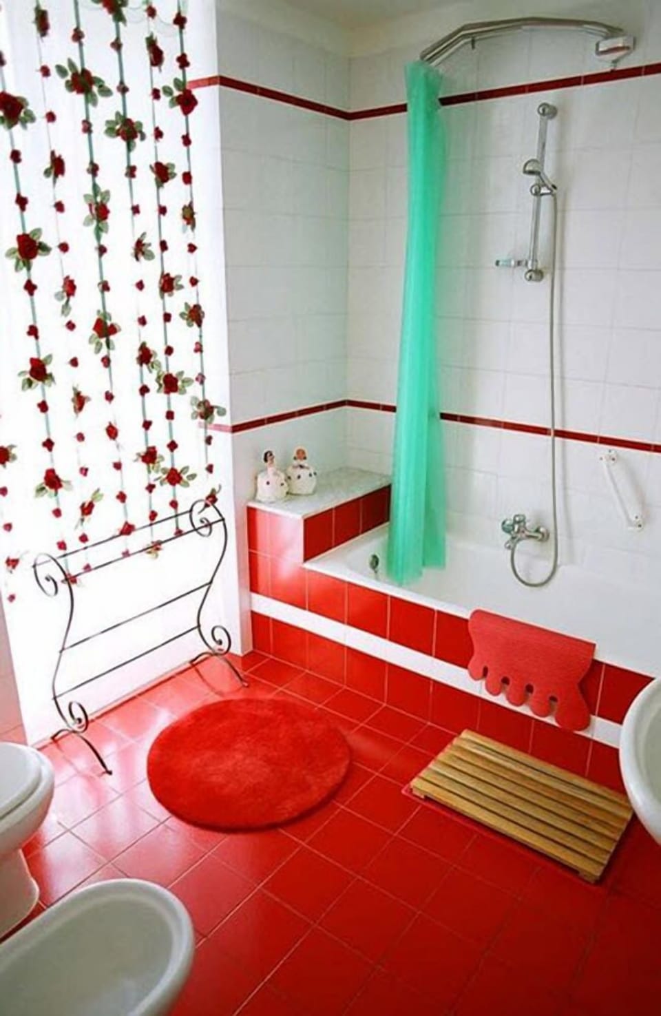 Deluxe Double Room with Balcony and Shared Bathroom | Bathroom | Shower, free toiletries
