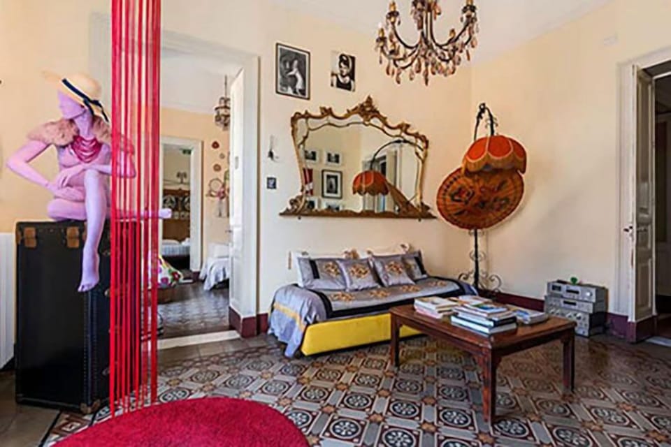 Deluxe Double Room (Private External Bathroom) | Living area