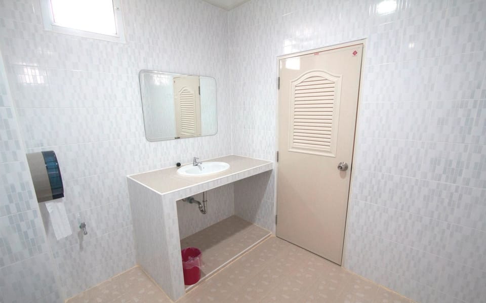 Bathroom sink
