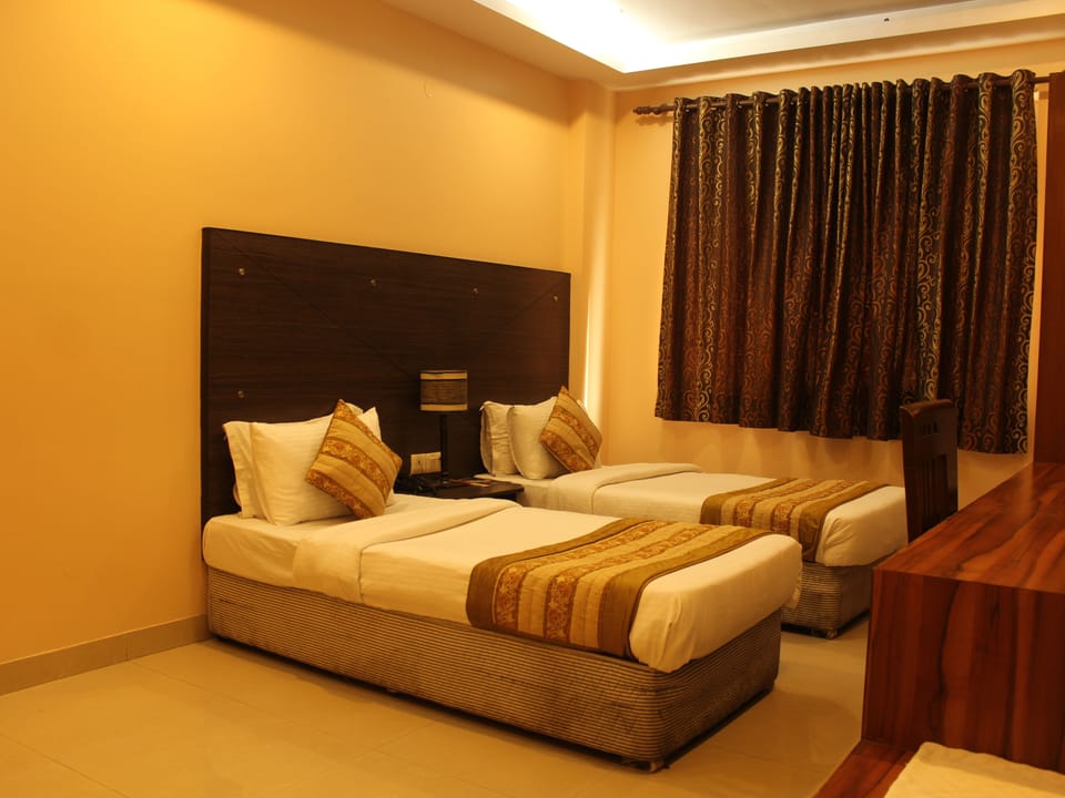 Desk, rollaway beds, free WiFi