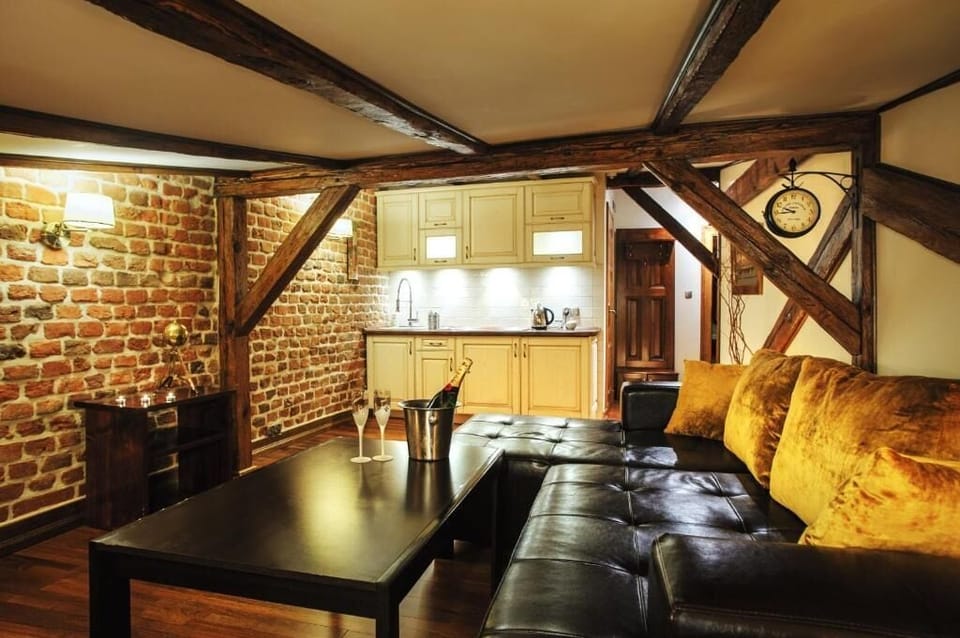 Classic Apartment (attic) | 1 bedroom, premium bedding, iron/ironing board, cribs (free)