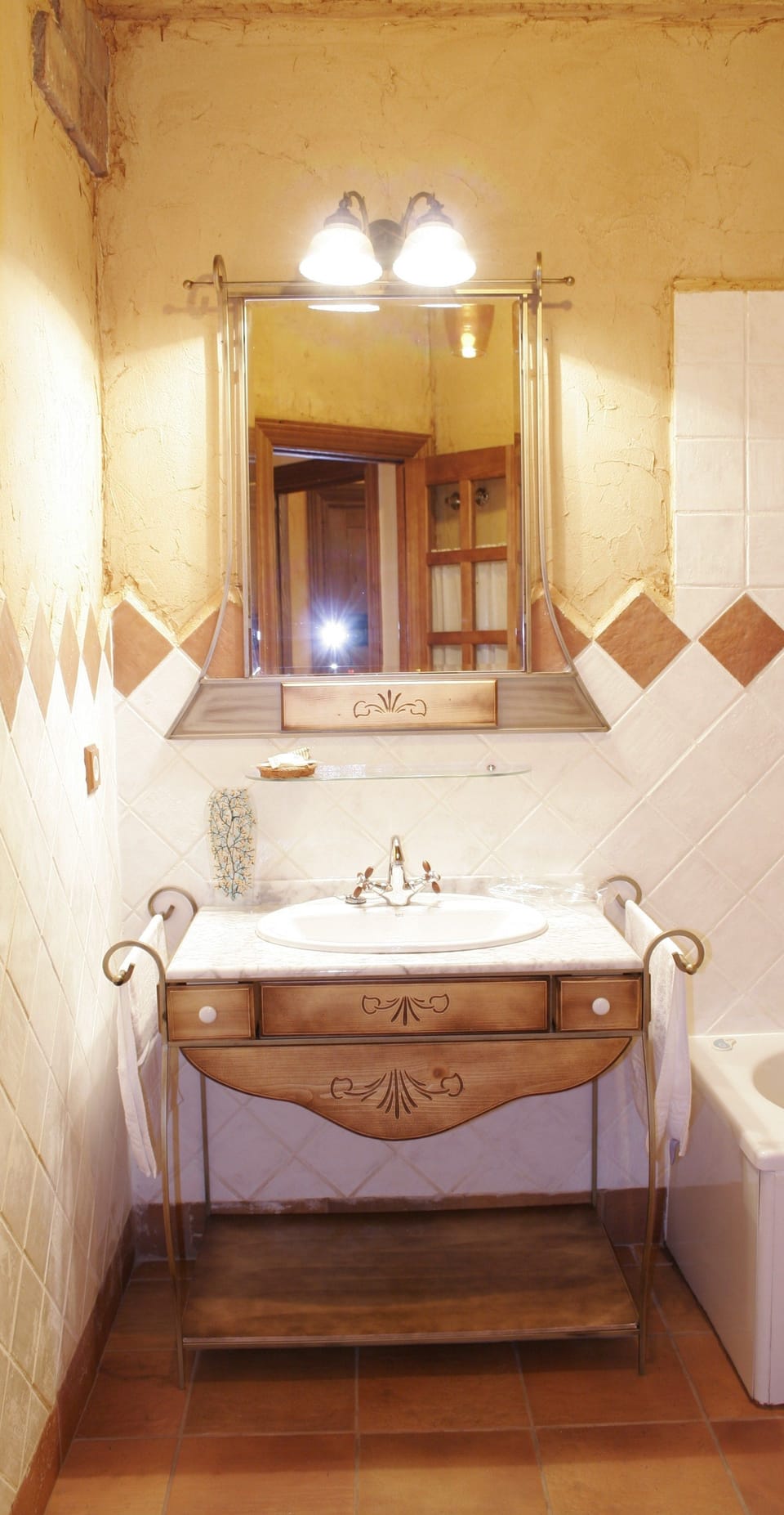 Deluxe Room, Jetted Tub, Valley View (Naranja) | Bathroom | Free toiletries, towels