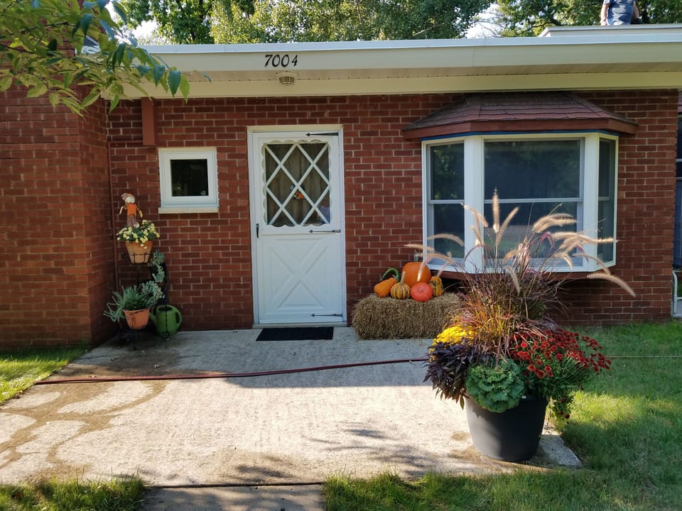 Front entrance facing Cty Rd. M