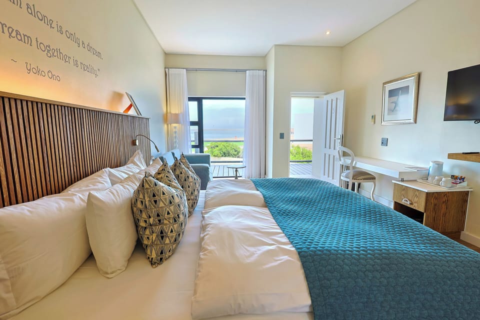 Comfort Twin Room ( or Triple Room) | In-room safe, desk, WiFi (free), bed sheets
