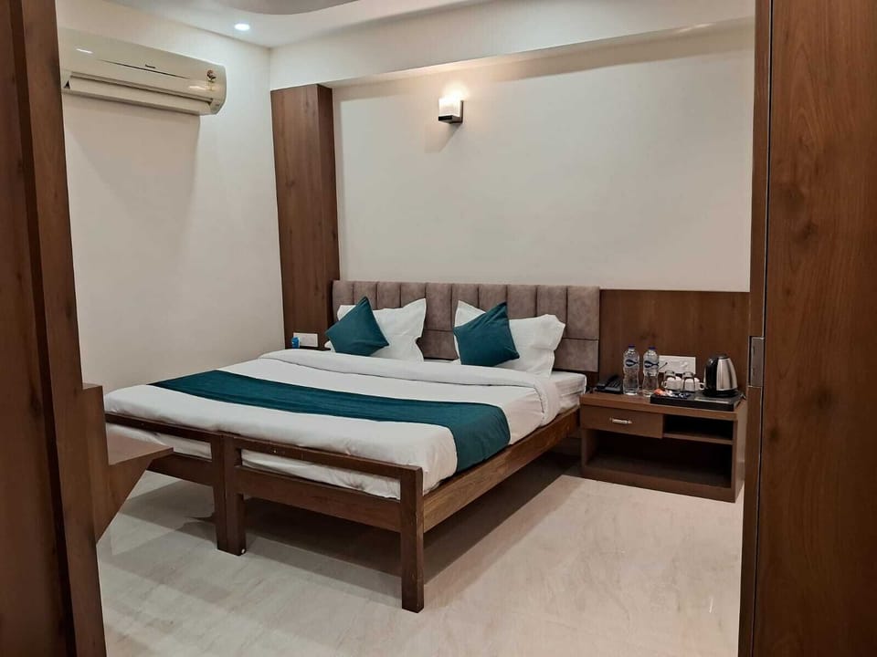 Superior Double Room | Iron/ironing board, free WiFi, bed sheets