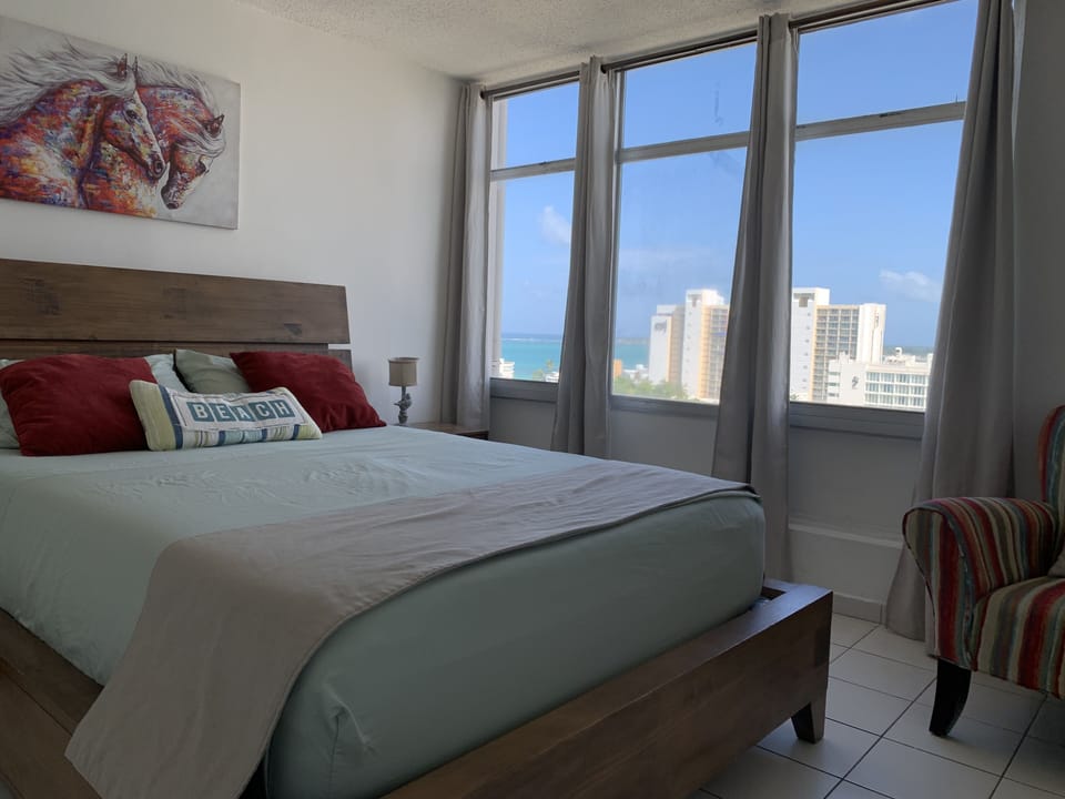 Bedroom with queen size bed