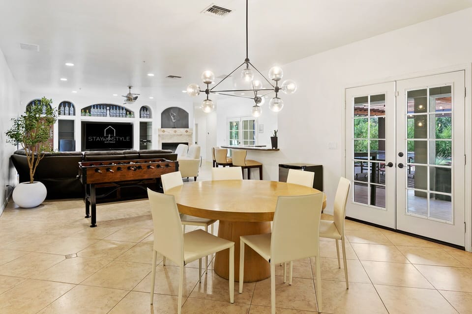 Additional dining and game area - lots of space for people to hang out