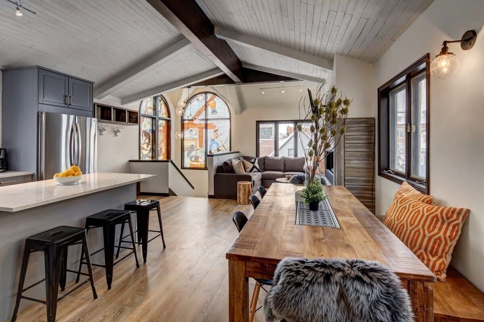 The open concept/space allows for great interaction between family members/friends!