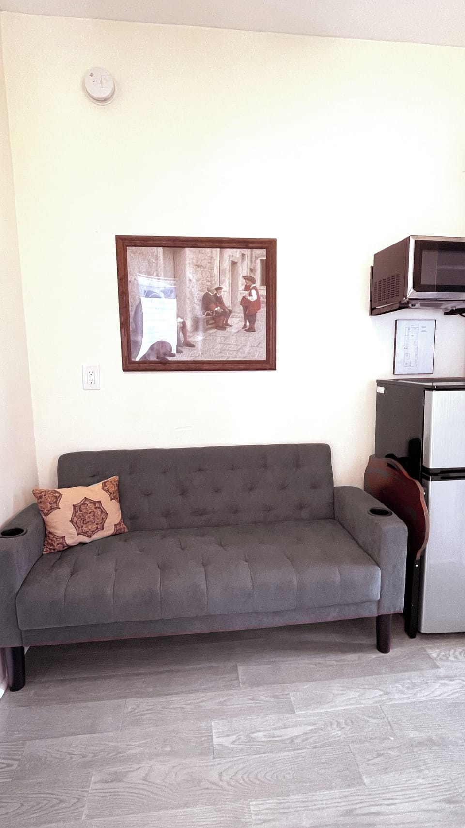 Living/dining area