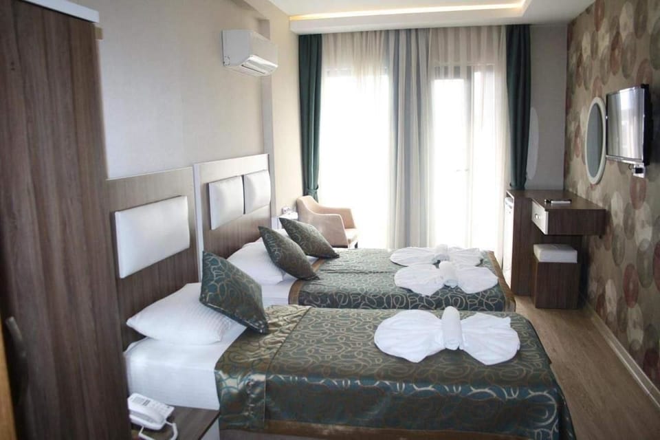 Standard Triple Room | Minibar, in-room safe, desk, soundproofing