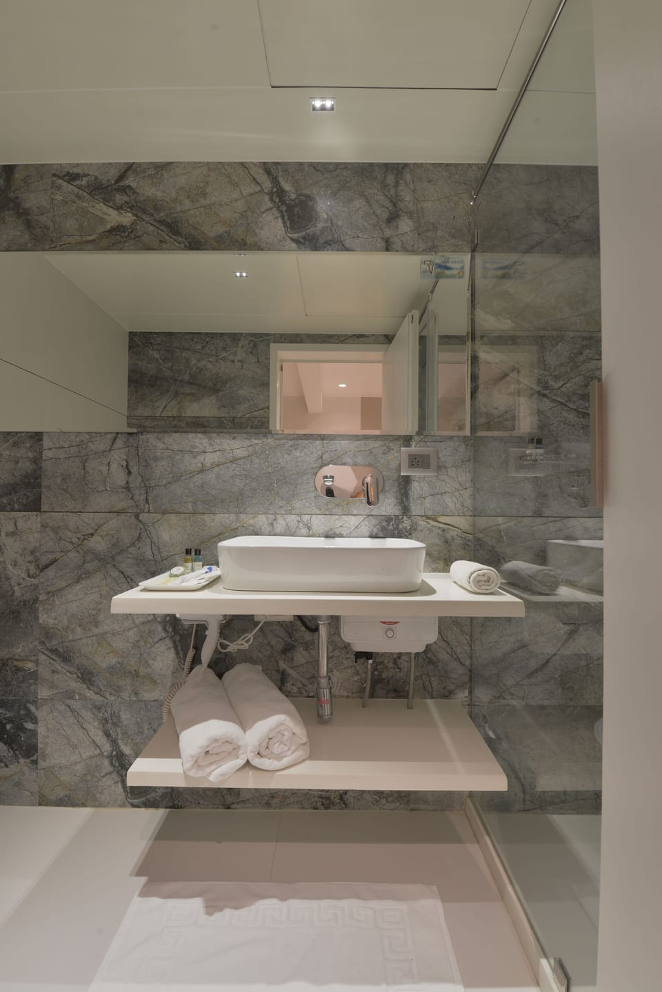 Shower, towels