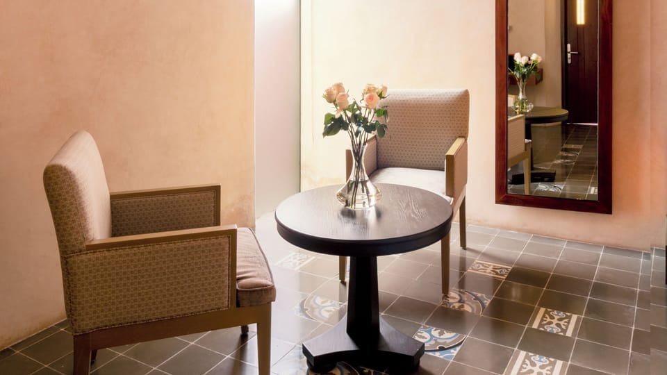 Deluxe Room (2 Double Beds) | Living area | Flat-screen TV, DVD player