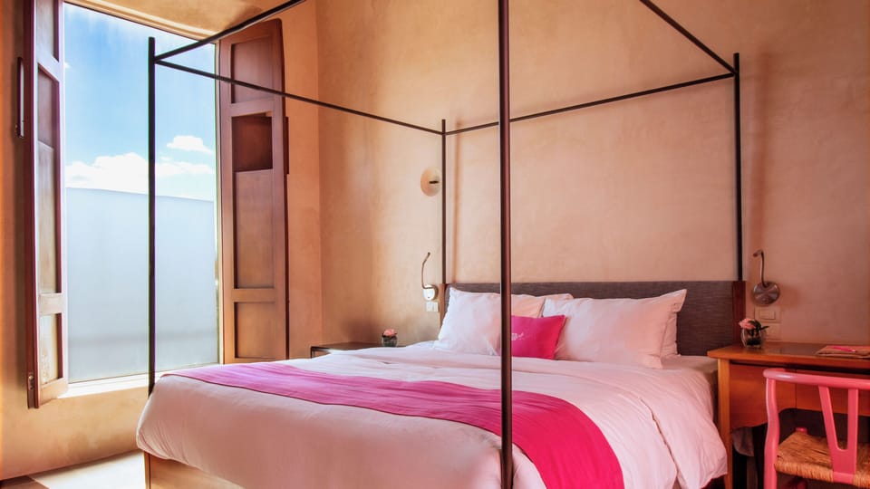 Deluxe Room, 1 King Bed | Egyptian cotton sheets, Select Comfort beds, in-room safe, soundproofing