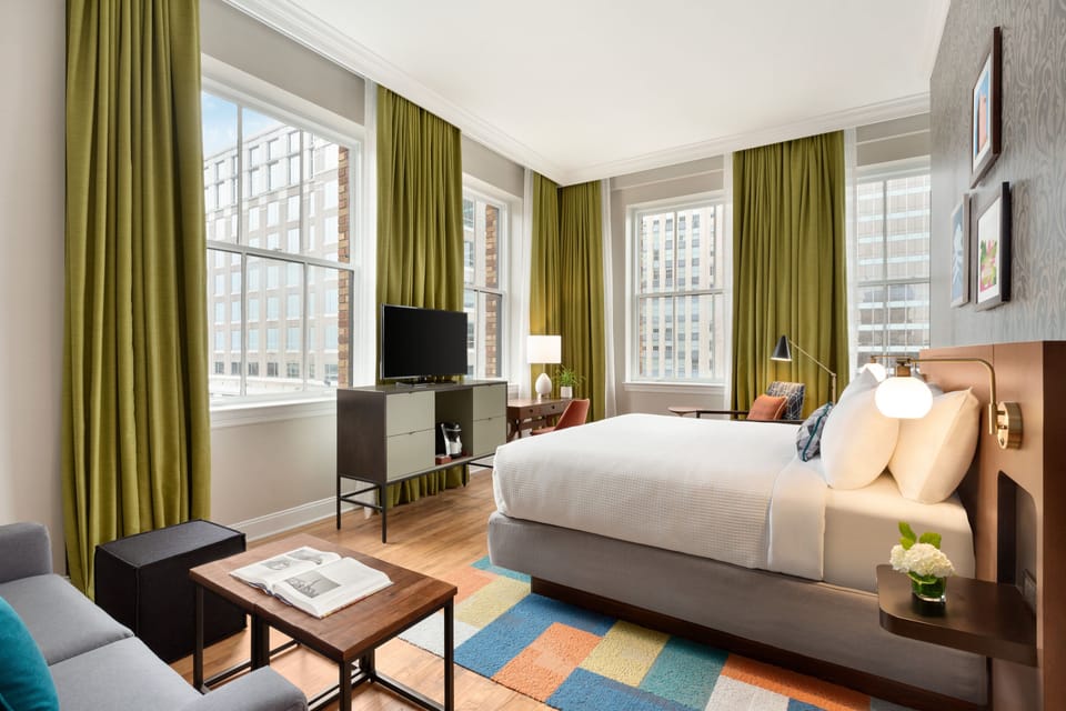 Premium Room, 1 King Bed | Premium bedding, pillowtop beds, desk, laptop workspace