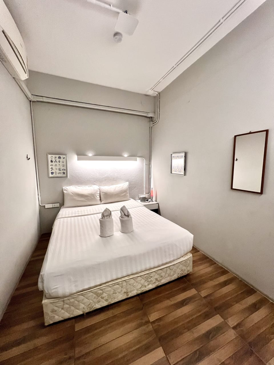 Private Room with Shared Bathroom | In-room safe, free WiFi, bed sheets
