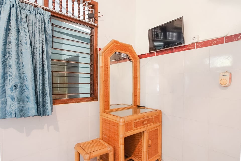 Standard Room | In-room safe, desk, free WiFi, bed sheets