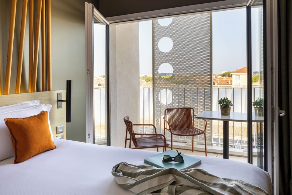 Premium bedding, in-room safe, desk, laptop workspace