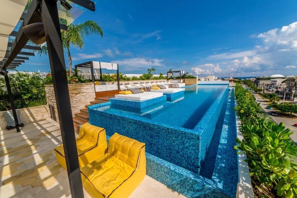 2 outdoor pools