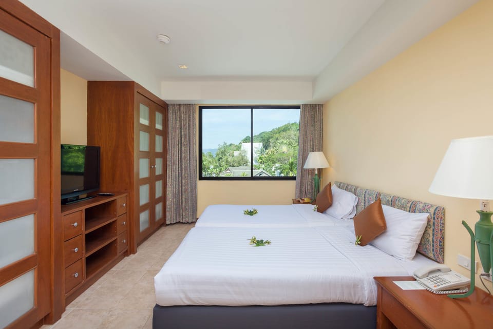 Deluxe 2 Bedroom | In-room safe, desk, blackout drapes, free cribs/infant beds