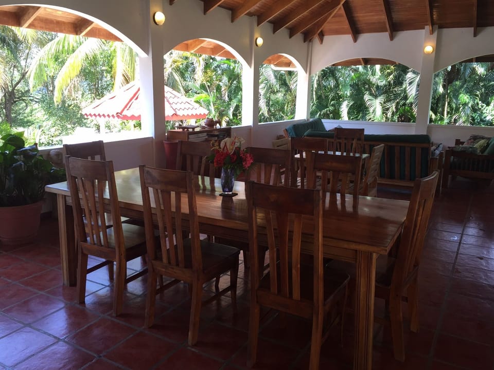 Dining for 12