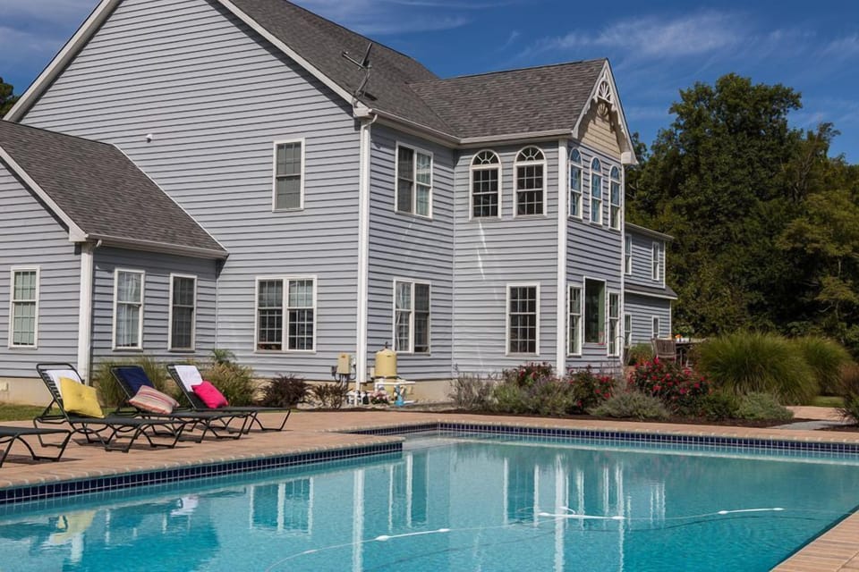 Total relaxation by the pool