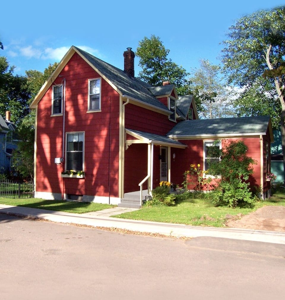 School Street House Welcomes You!