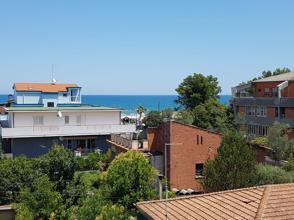 PALAZZO FRAC Apartment 50 meters from the sea with sea view terrace House in Montesilvano