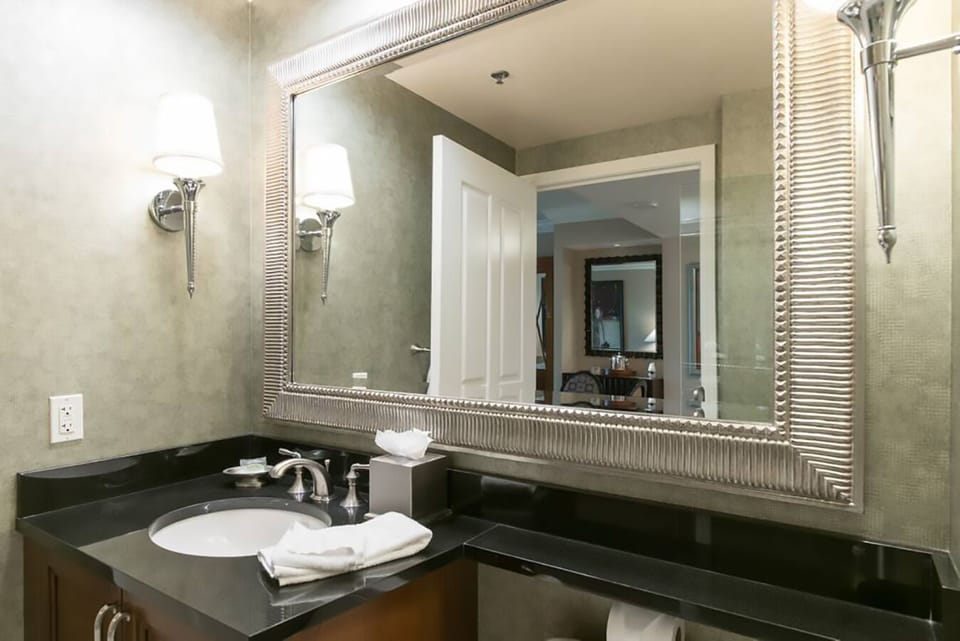 MGM Bathroom (1)