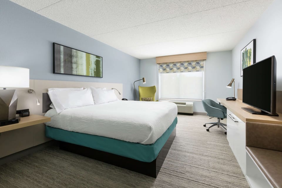 In-room safe, desk, laptop workspace, soundproofing