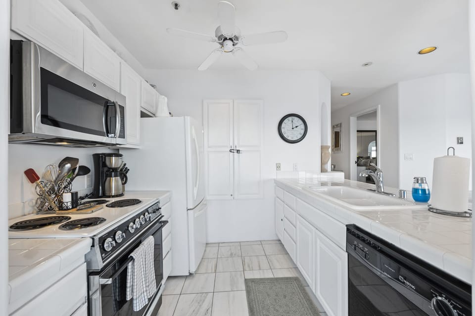 H242 - Kitchen