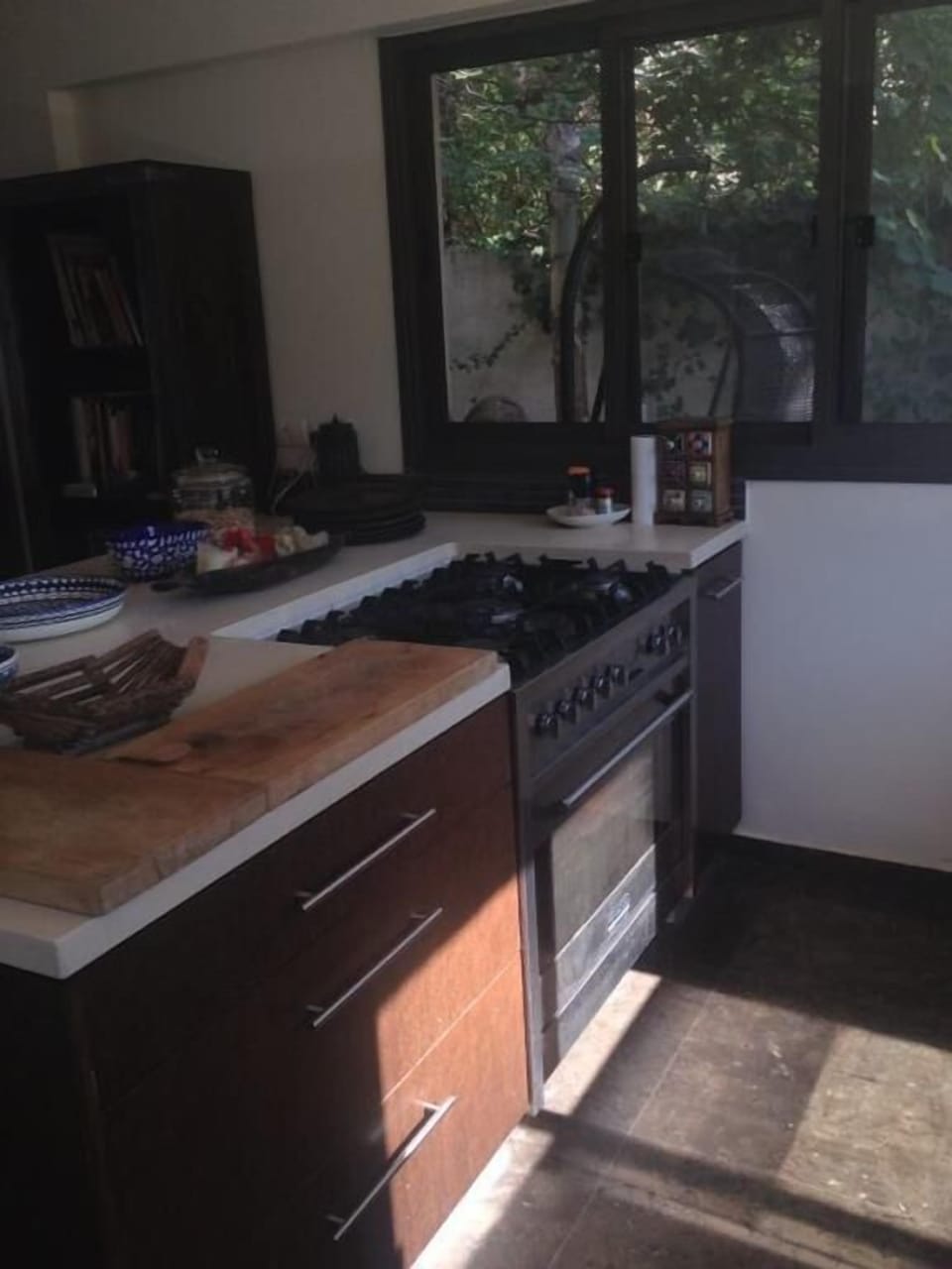 Deluxe Villa, Multiple Beds, Non Smoking | Shared kitchen facilities | Full-size fridge, microwave, oven, stovetop