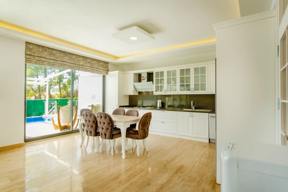 Deluxe Villa, Non Smoking | Private kitchen | Full-size fridge, oven, stovetop, dishwasher