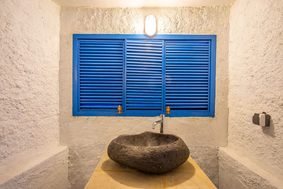 Separate tub and shower, free toiletries, hair dryer, towels