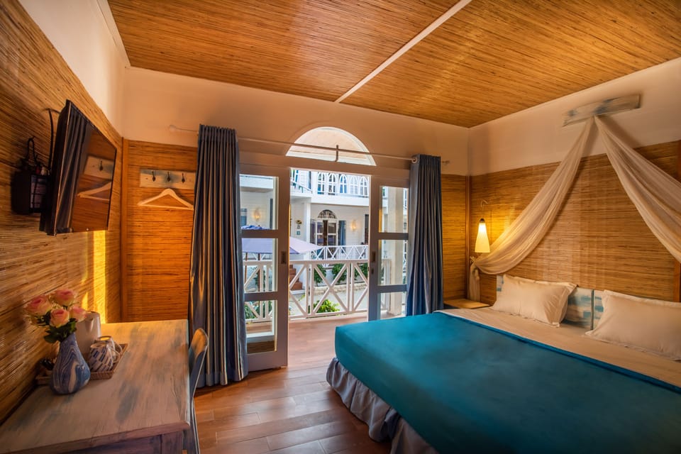 In-room safe, desk, soundproofing, WiFi (free)