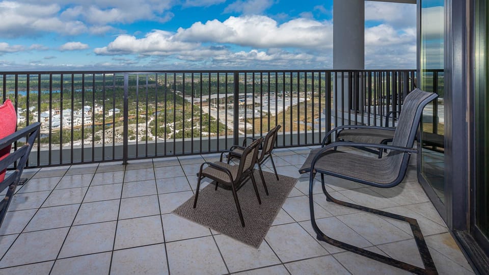 The balcony features two chairs and a stunning view of the state park, perfect for relaxation and enjoying the scenery