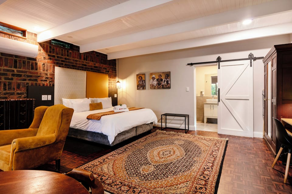 Family Room, Kitchen | In-room safe, free WiFi, bed sheets