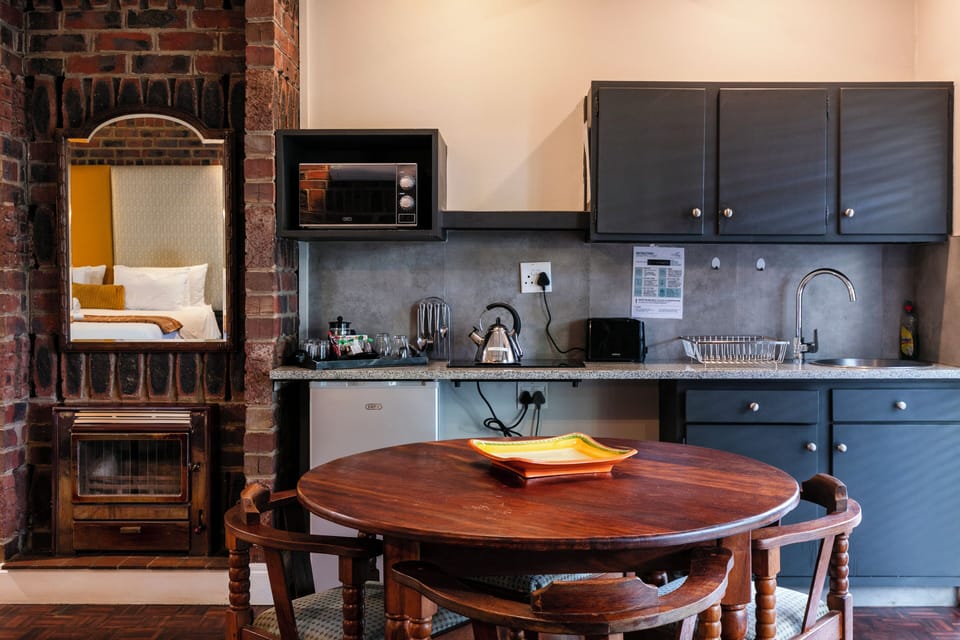 Family Room, Kitchen | In-room safe, free WiFi, bed sheets