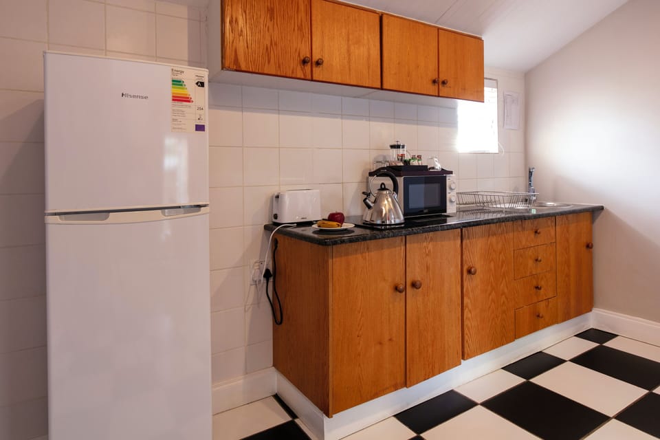 Family Room, Kitchen | In-room safe, free WiFi, bed sheets