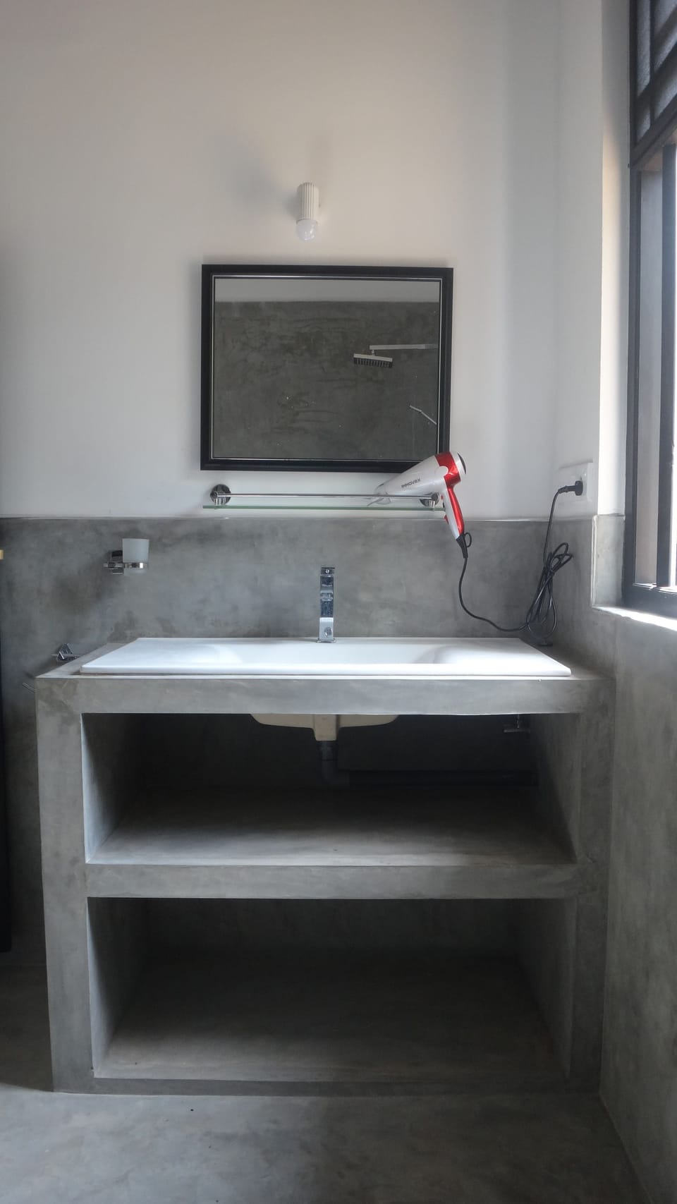 Deluxe Double Room, Multiple Beds, Non Smoking | Bathroom sink
