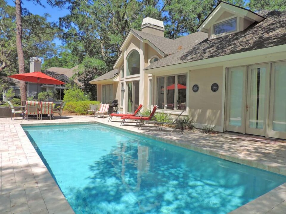 Private Pool with Living Room and Master Bedroom Accesses
