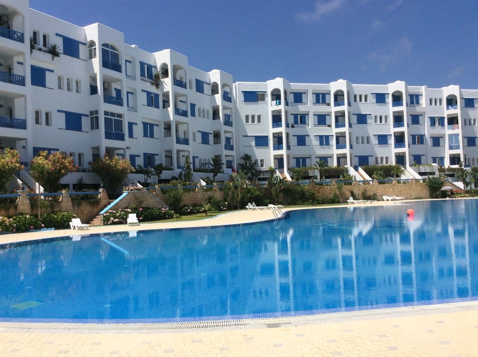 COMPLEX AND POOL 