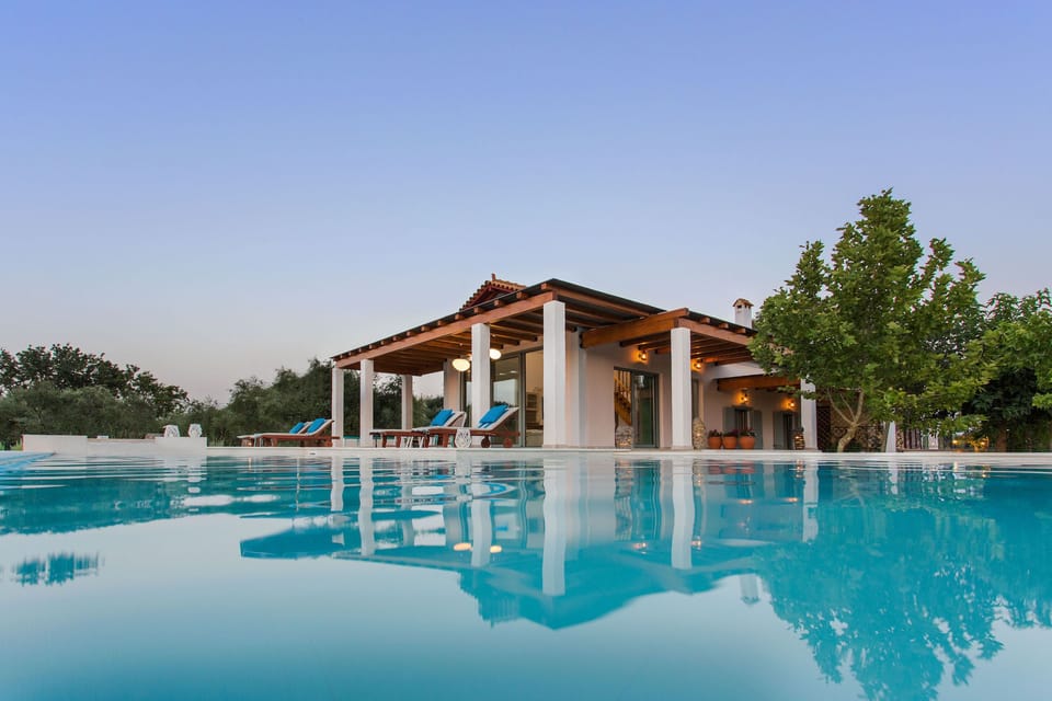 Villa Elissavet - The pool and the villa