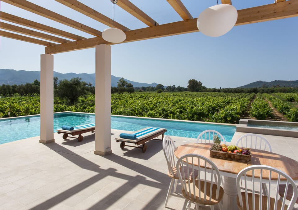 Villa Elissavet - Dining by the pool