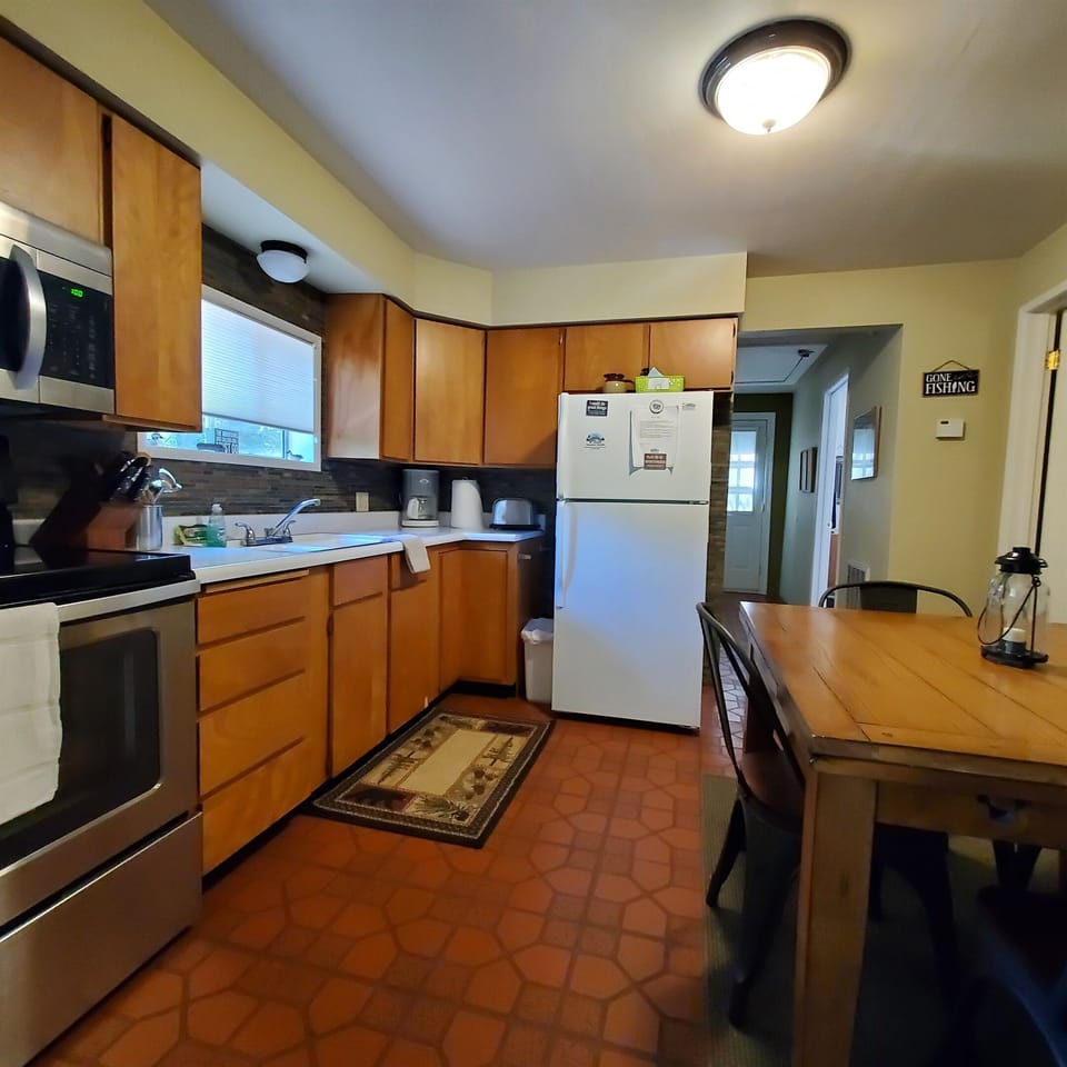 Full kitchen