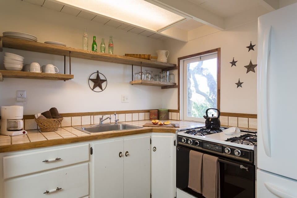 Full kitchen