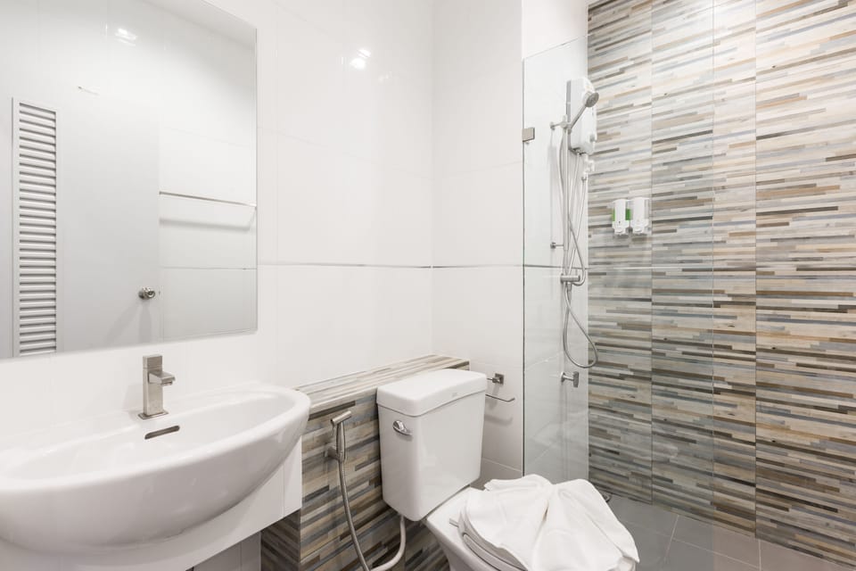 Shower, free toiletries, hair dryer, towels